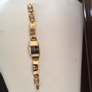 Guess watch in gold tone needs a new battery